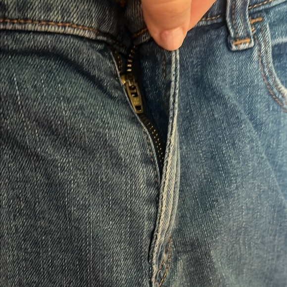 Old Navy Denim Boyfriend Shorts Mid-rise Distressed Women size 12 - Picture 4 of 5